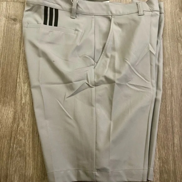 Mens Gray Adidas Adidas Golf Shorts siz 32 new with Tags - Picture 1 of 4